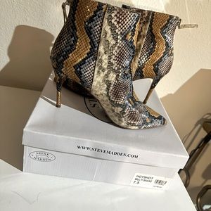 Steve Madden Snake Skin Ankle Boots Size 7.5US